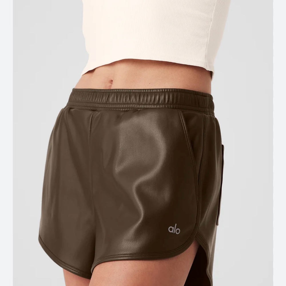 LIKE NEW ✨ ALO Yoga Women's Power Hour Short - Espresso Brown Taupe